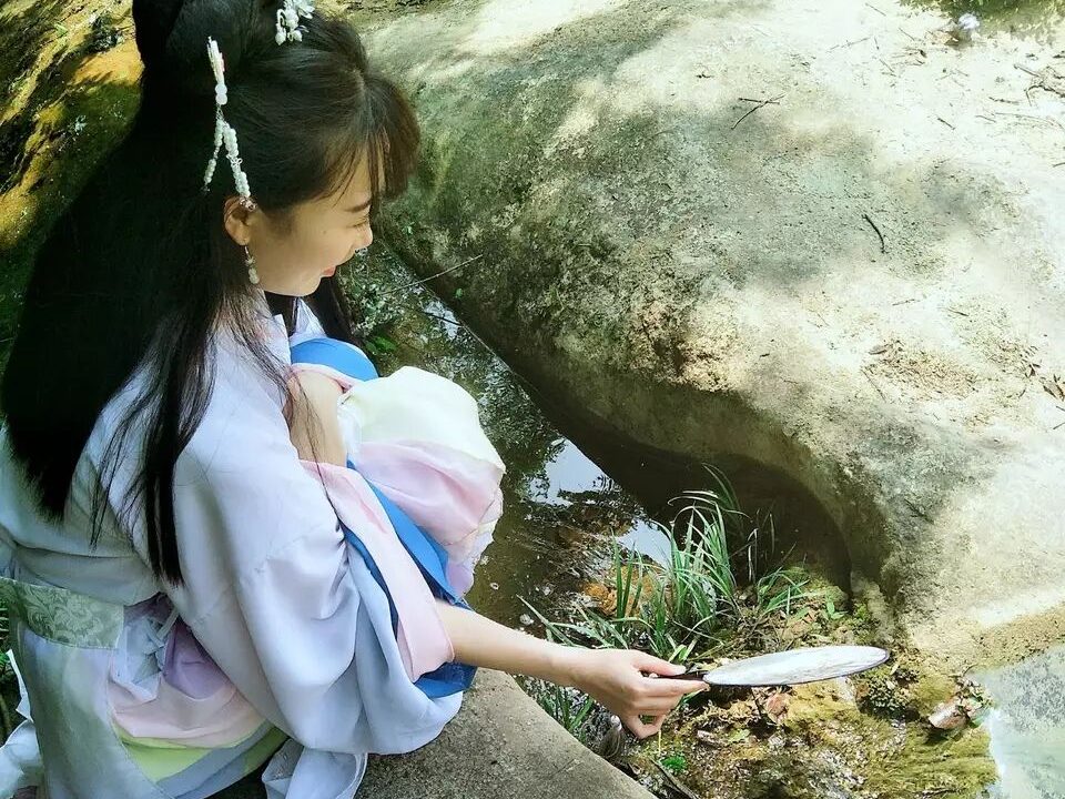 汉服，遇见你是我一生的春暖花开