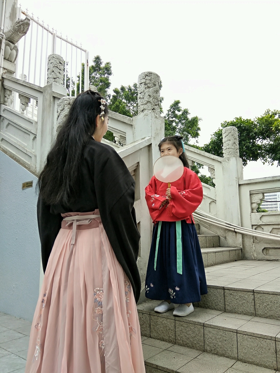 铅华消尽见天真