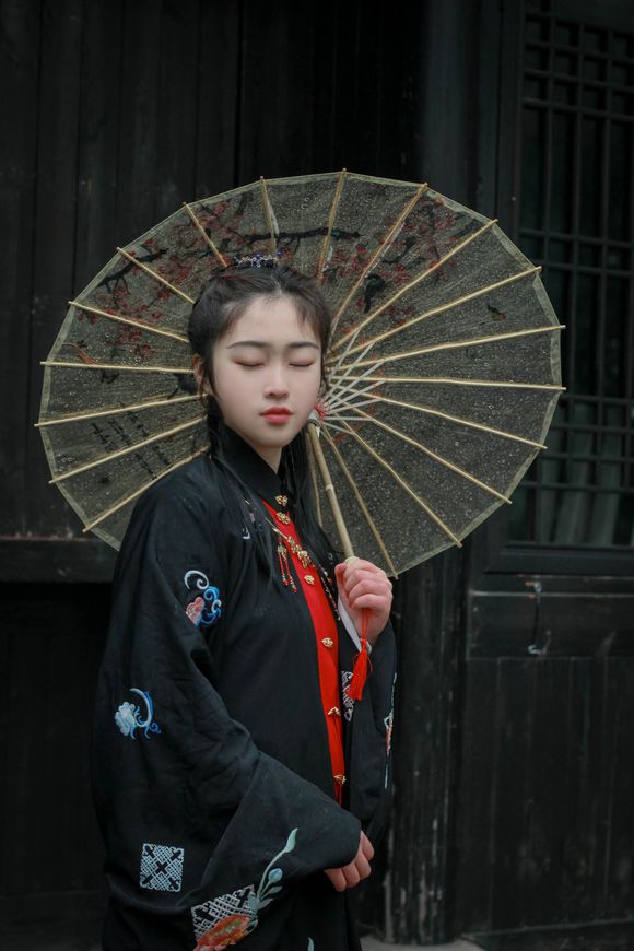 人生是一场镜花水月的梦