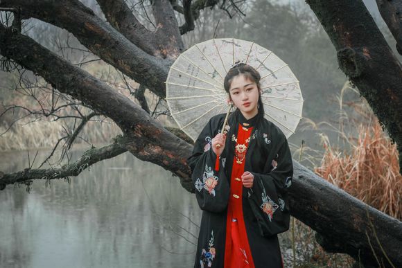 人生是一场镜花水月的梦