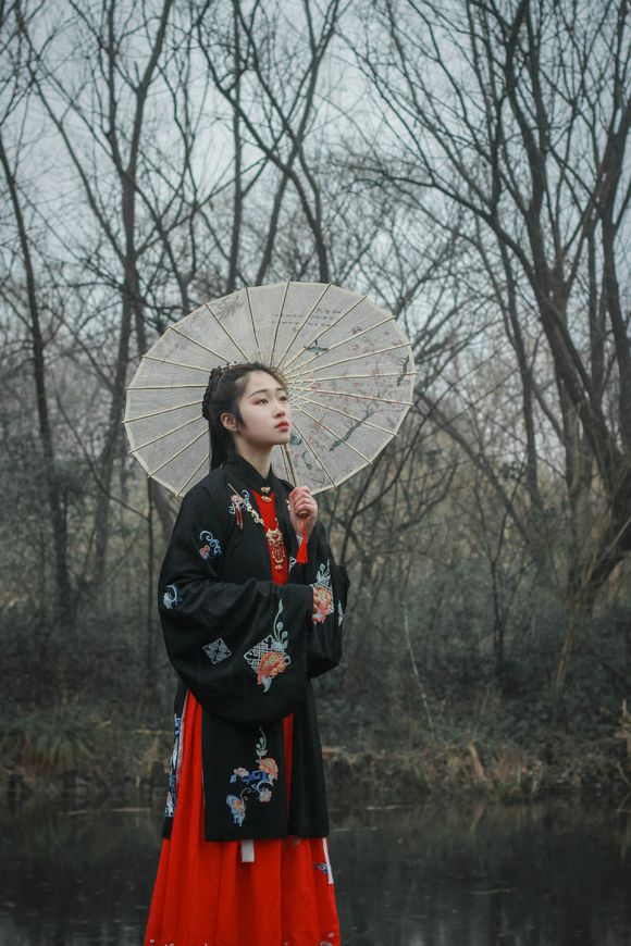 人生是一场镜花水月的梦