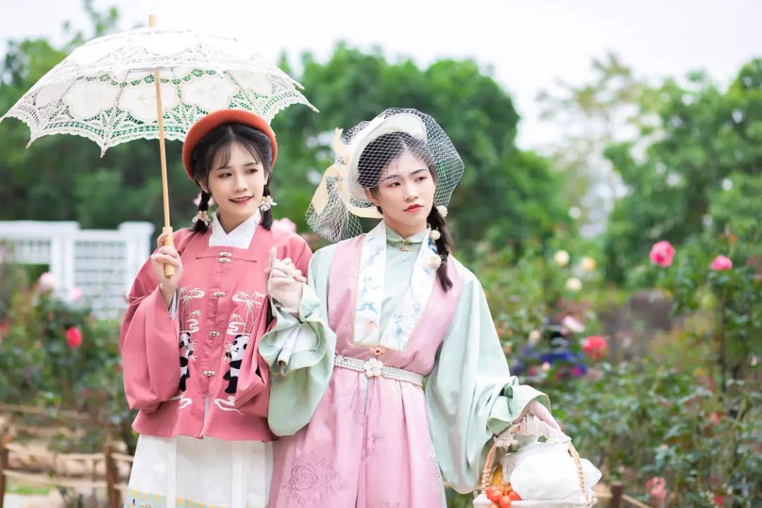 汉服摄影｜春间二三月，花开正好时（汉洋折衷）