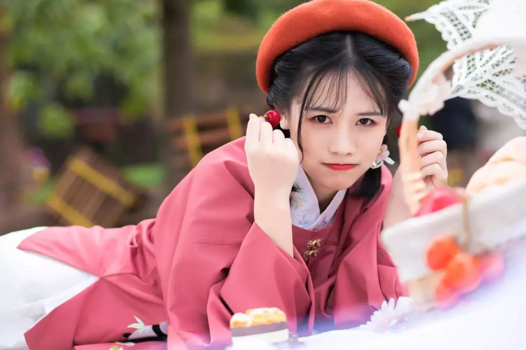 汉服摄影|春间二三月,花开正好时(汉洋折衷) 汉服摄影|春间二三月,花开正好时(汉洋折衷)