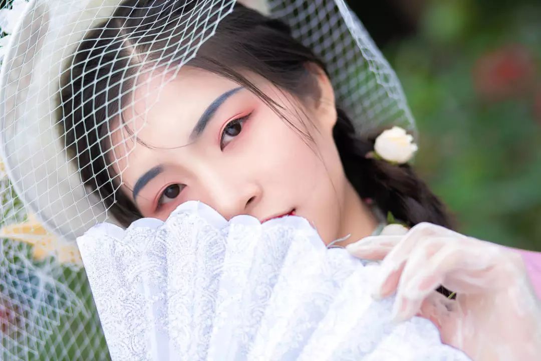 汉服摄影｜春间二三月，花开正好时（汉洋折衷）