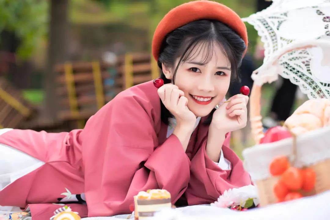 汉服摄影|春间二三月,花开正好时(汉洋折衷) 汉服摄影|春间二三月,花开正好时(汉洋折衷)