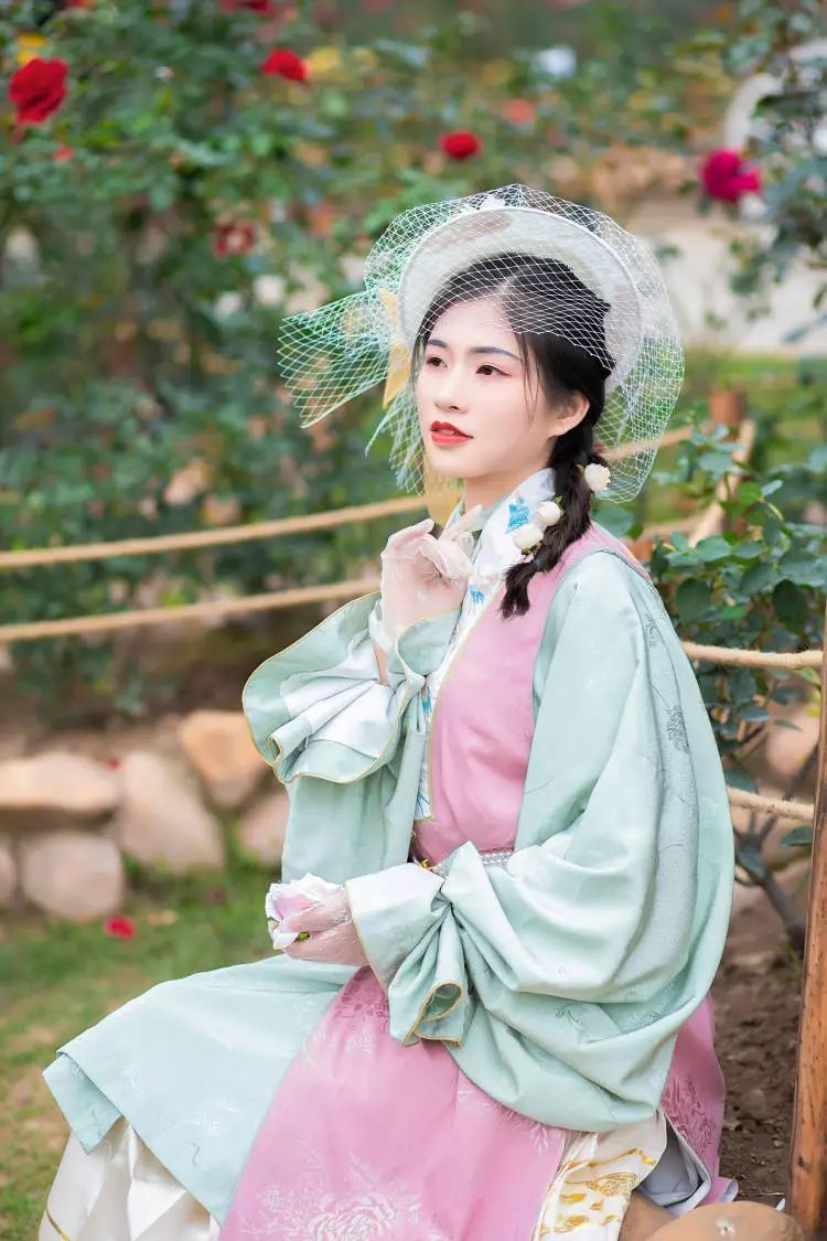 汉服摄影|春间二三月,花开正好时(汉洋折衷) 汉服摄影|春间二三月,花开正好时(汉洋折衷)