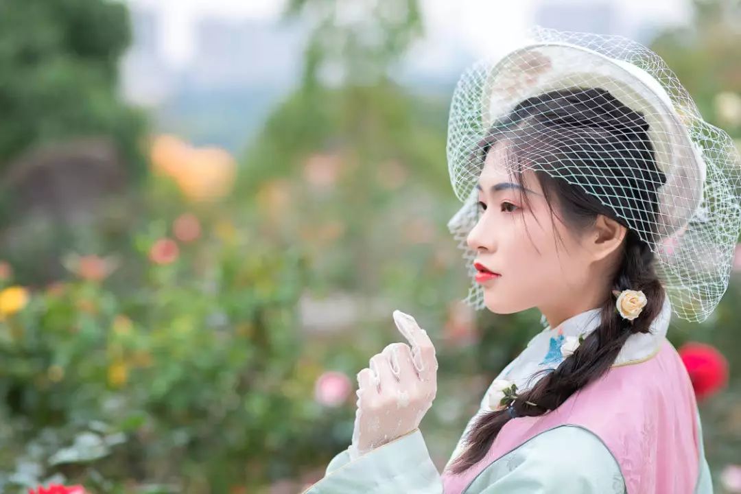 汉服摄影｜春间二三月，花开正好时（汉洋折衷）