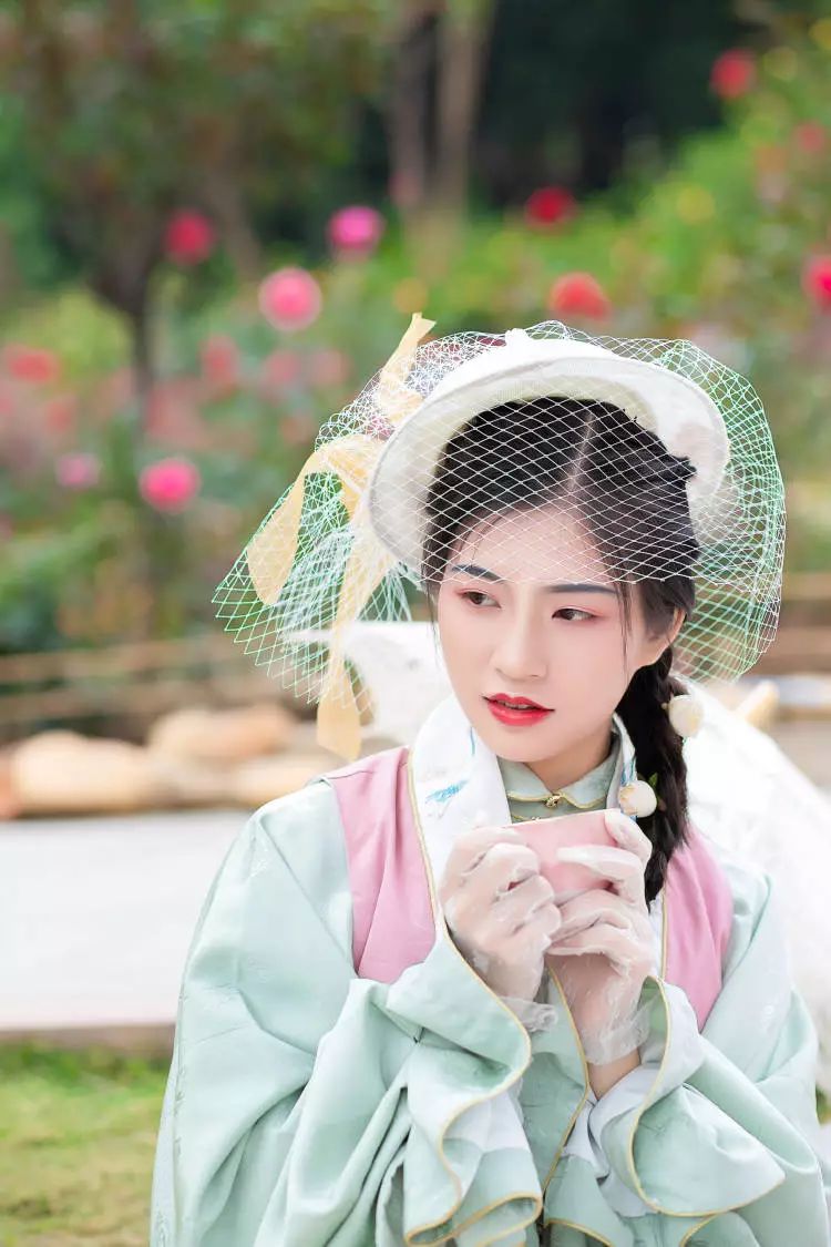 汉服摄影｜春间二三月，花开正好时（汉洋折衷）