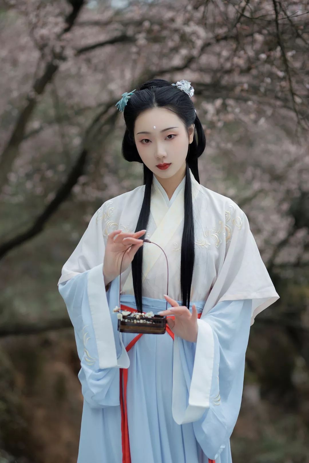 花朝节｜穿着汉服听花语