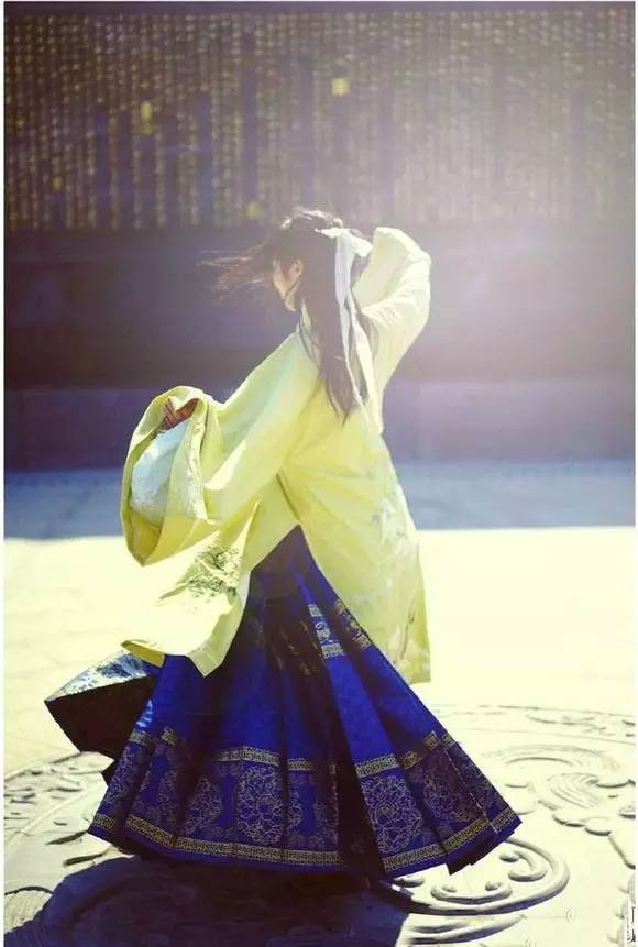 汉服风韵,尽显中华之美! 汉服风韵,尽显中华之美!