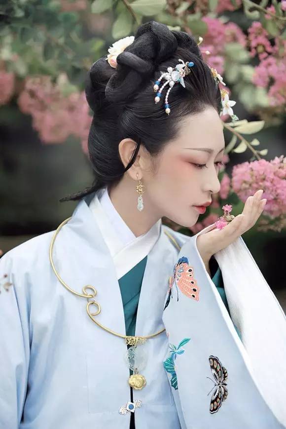 汉服风韵,尽显中华之美! 汉服风韵,尽显中华之美!
