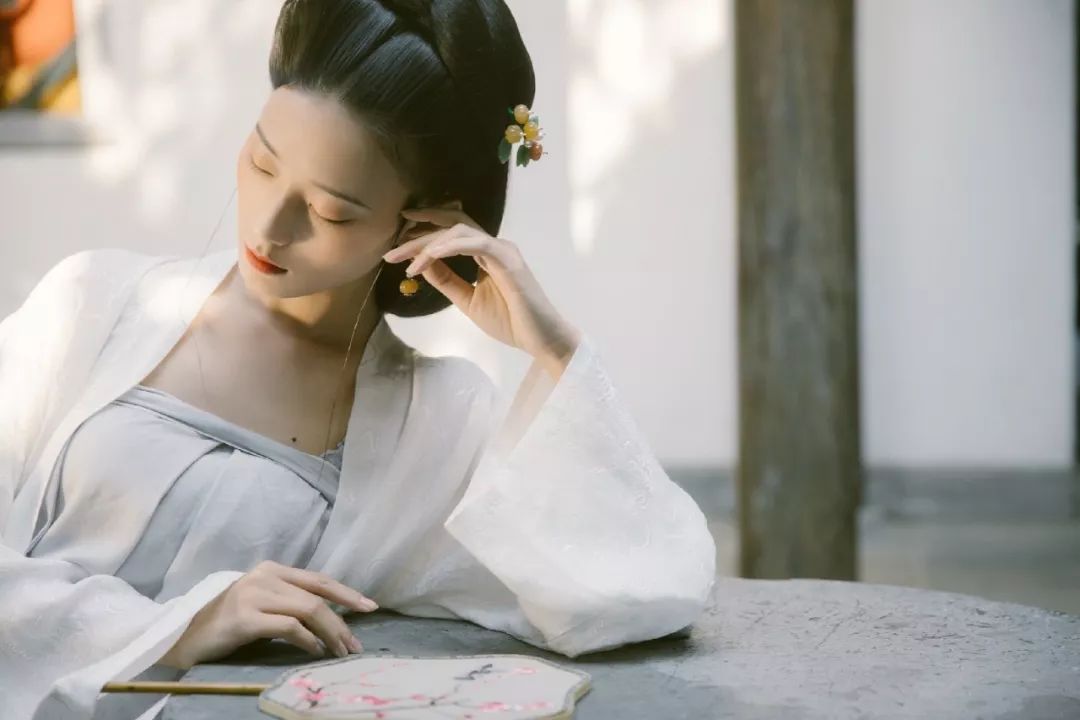 汉服摄影 | 中国女子的素雅静美