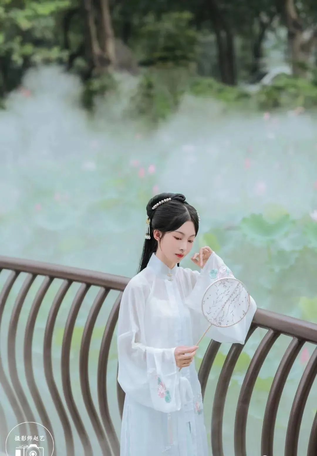 当汉服美女遇上禅荷花岛，美得自带仙气！