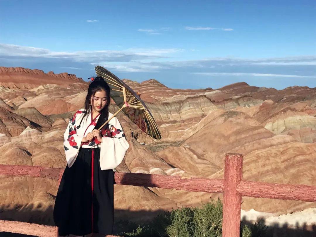 汉服火起来了!“后浪们”为什么痴迷传统服饰? 汉服火起来了!“后浪们”为什么痴迷传统服饰?