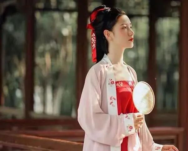 汉服小知识 | 褙子、半臂、辆裆,宋代这几种汉服形制你能分得清? 汉服小知识 | 褙子、半臂、辆裆,宋代这几种汉服形制你能分得清?
