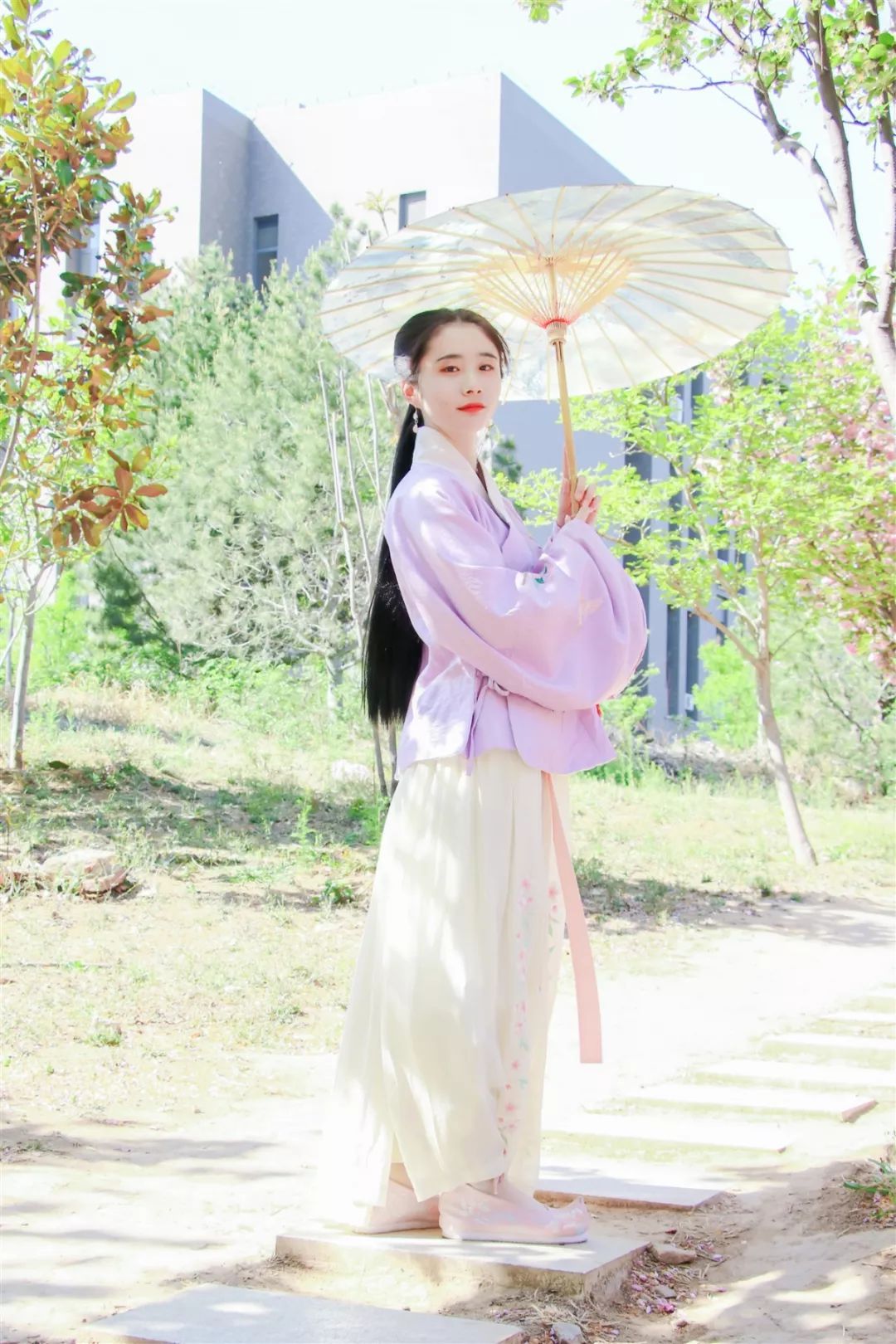 绣罗衣裳照暮春,蹙金孔雀银麒麟|汉服摄影 绣罗衣裳照暮春,蹙金孔雀银麒麟|汉服摄影