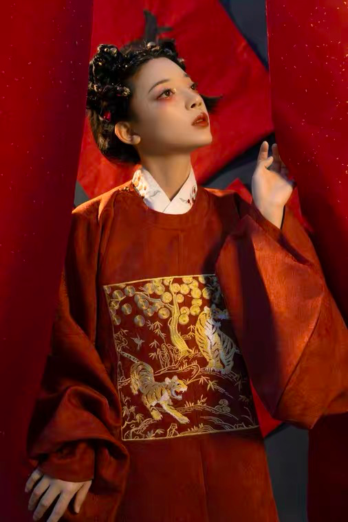 2021年就要「红」:汉服怎么穿出新年感? 2021年就要「红」:汉服怎么穿出新年感?