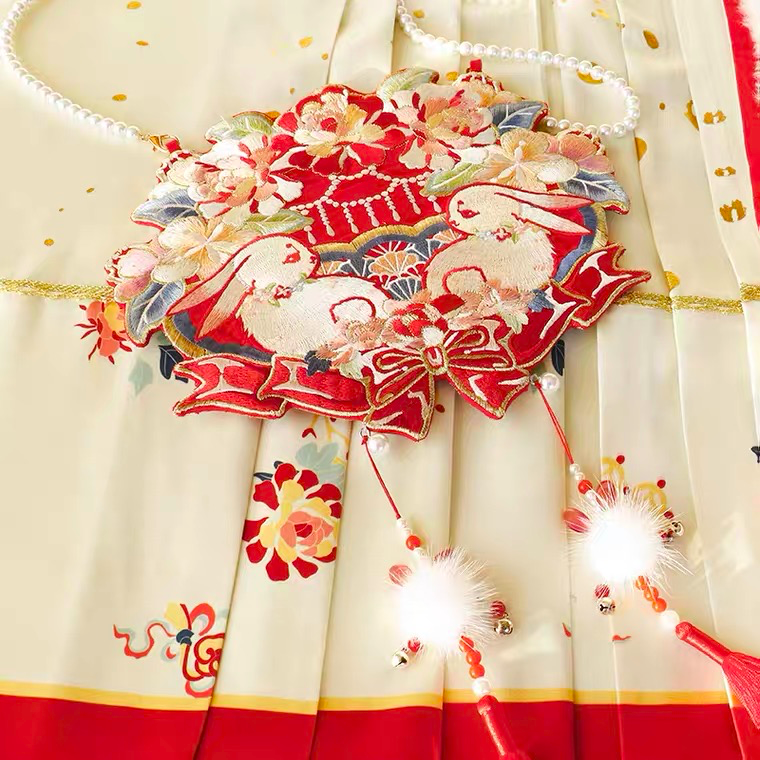 2021年就要「红」:汉服怎么穿出新年感? 2021年就要「红」:汉服怎么穿出新年感?