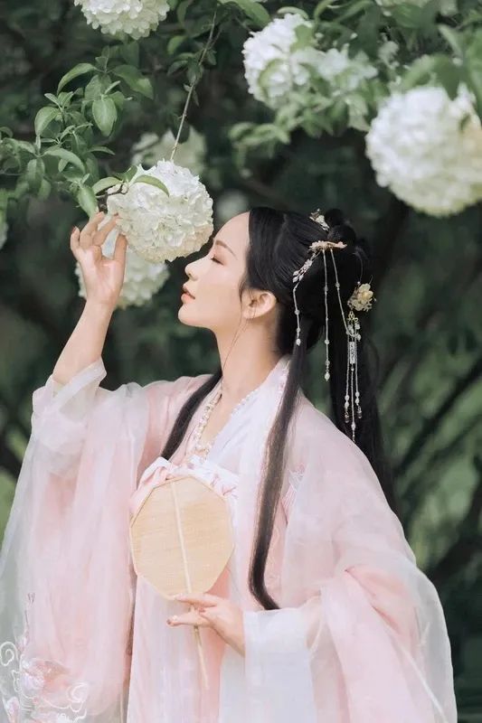 文学诗词 | 欢意未阑随曲付,赏心何处看花回 文学诗词 | 欢意未阑随曲付,赏心何处看花回