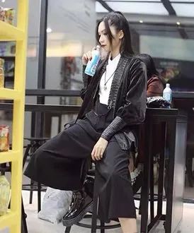 穿起来像时装的汉服有哪些? 穿起来像时装的汉服有哪些?