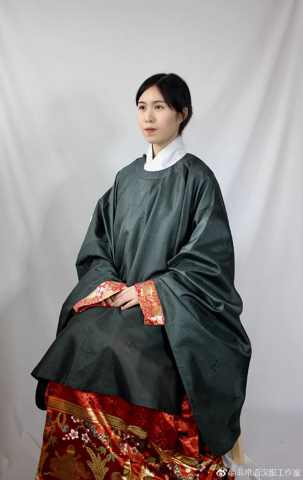 夸我!不用修图也能搞定美美的汉服证件照 夸我!不用修图也能搞定美美的汉服证件照