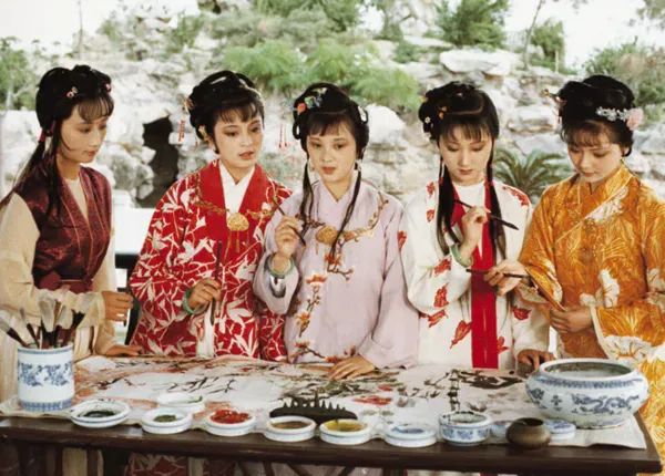 2021年就要「红」：汉服怎么穿出新年感？