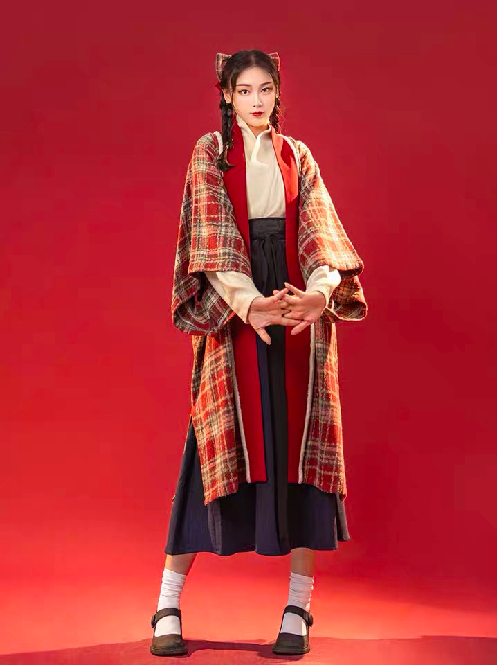 2021年就要「红」：汉服怎么穿出新年感？