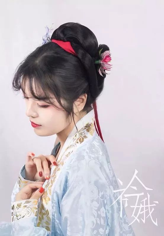 夸我!不用修图也能搞定美美的汉服证件照 夸我!不用修图也能搞定美美的汉服证件照