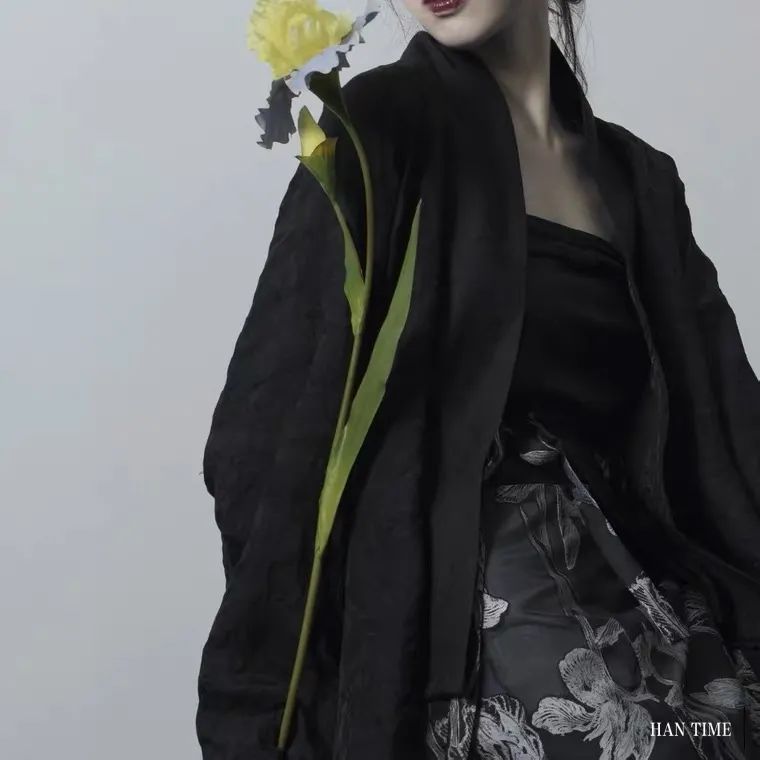 穿起来像时装的汉服有哪些? 穿起来像时装的汉服有哪些?