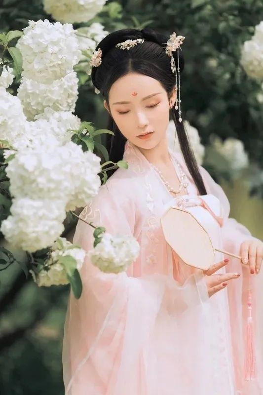 文学诗词 | 欢意未阑随曲付,赏心何处看花回 文学诗词 | 欢意未阑随曲付,赏心何处看花回