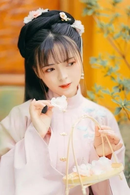 莺声燕语春光好，醉引诗情万句催｜文学诗词