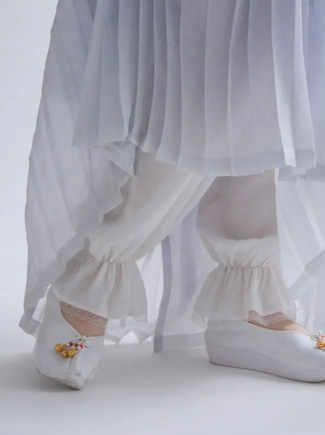 穿单层的汉服裙子，就不怕走光吗？