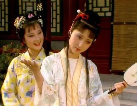 穿汉服的时候,手机放哪? 穿汉服的时候,手机放哪?