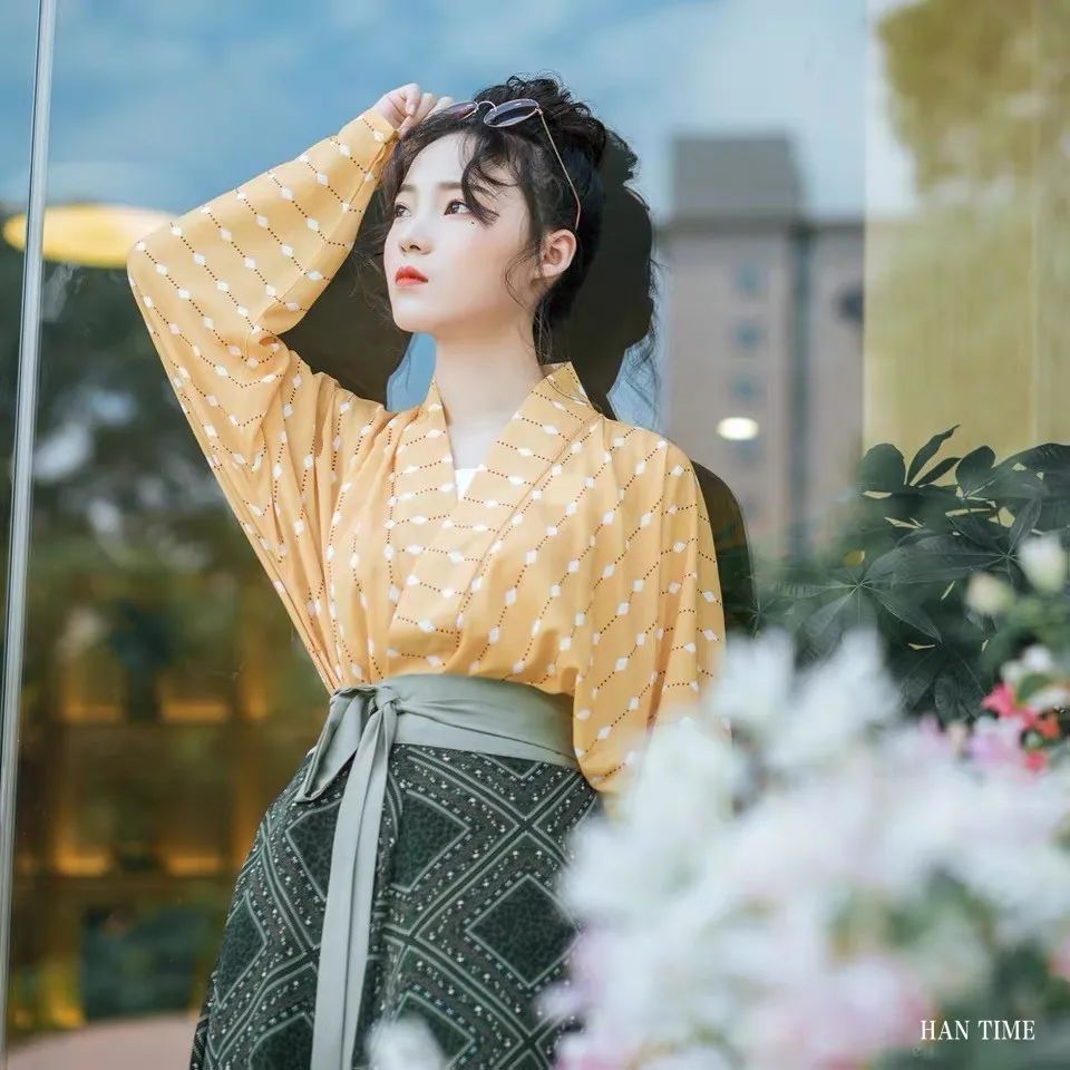 看她穿的一步裙 夏天走路会生风