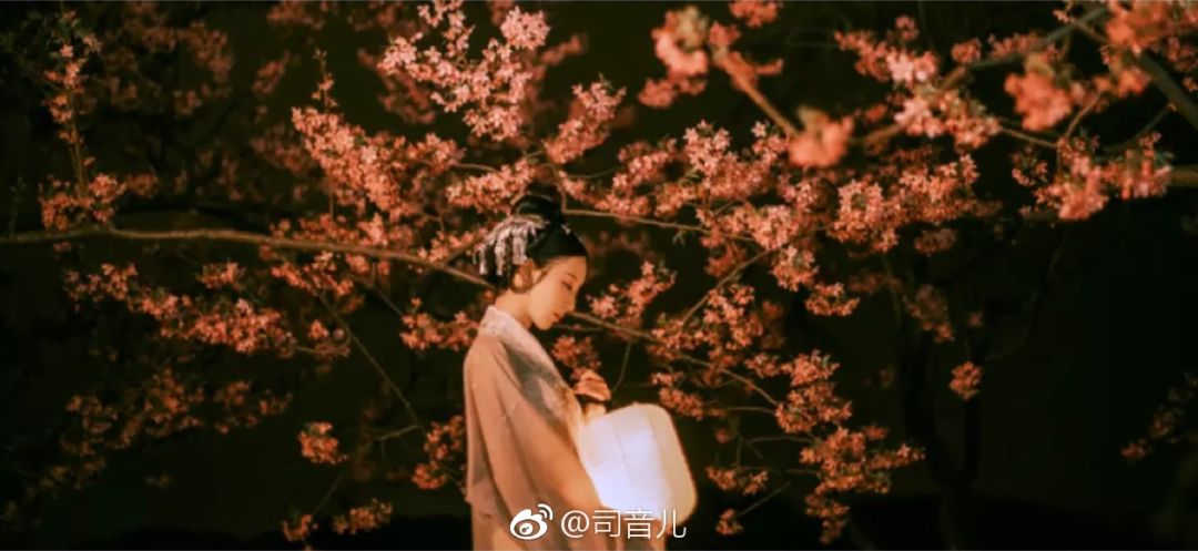 还在愁拍照POSE不够?带上这些道具可以解决大部分问题! 还在愁拍照POSE不够?带上这些道具可以解决大部分问题!