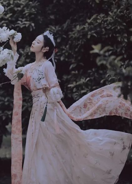 还在愁拍照POSE不够?带上这些道具可以解决大部分问题! 还在愁拍照POSE不够?带上这些道具可以解决大部分问题!