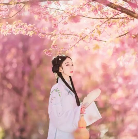 还在愁拍照POSE不够?带上这些道具可以解决大部分问题! 还在愁拍照POSE不够?带上这些道具可以解决大部分问题!