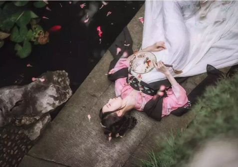 还在愁拍照POSE不够?带上这些道具可以解决大部分问题! 还在愁拍照POSE不够?带上这些道具可以解决大部分问题!