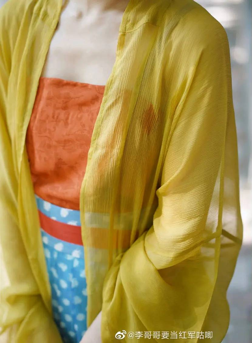 纯色汉服也能玩出花？——汉服色彩搭配方法