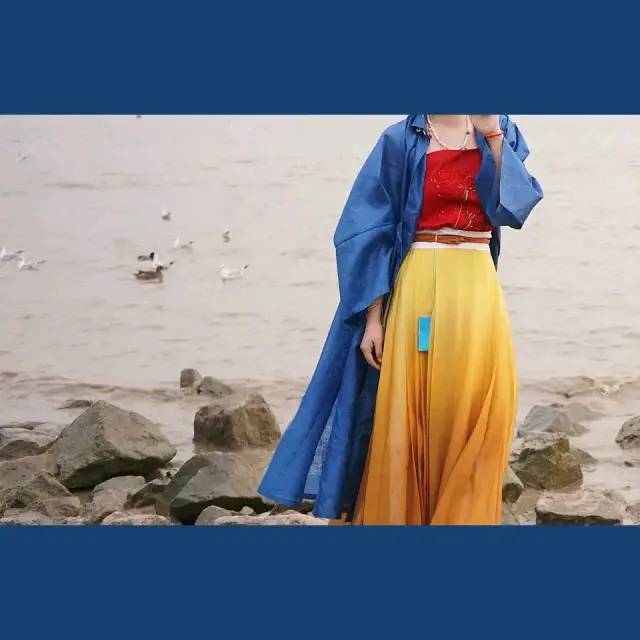 纯色汉服也能玩出花？——汉服色彩搭配方法