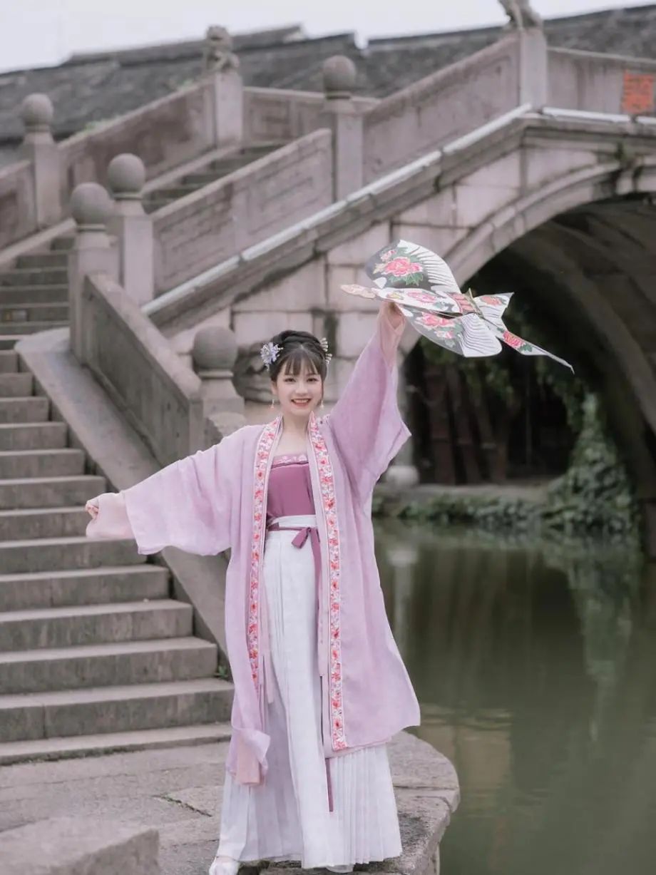 穿着比较清爽的宋制汉服(各种价位均有 穿着比较清爽的宋制汉服(各种价位均有
