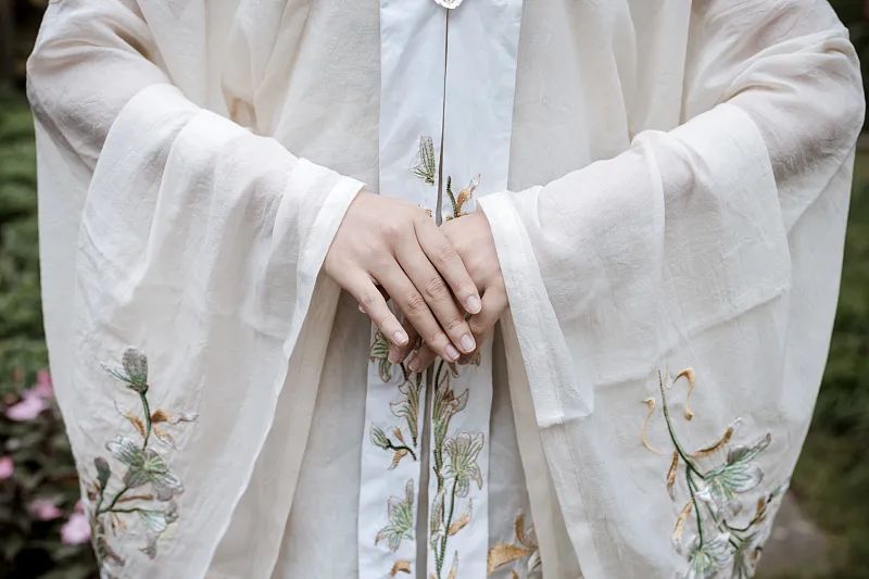汉服市场火爆!“汉服”用英文怎么说? 汉服市场火爆!“汉服”用英文怎么说?