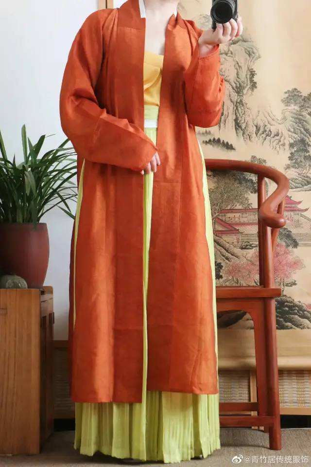 纯色汉服也能玩出花？——汉服色彩搭配方法