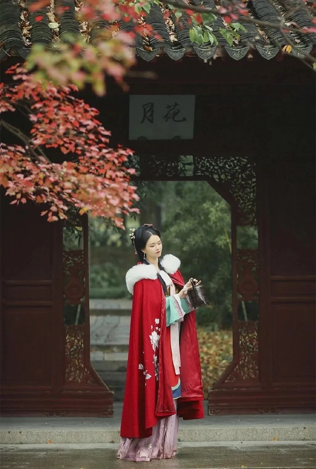 汀枫小筑 | 锦帐春馀情未及，怀人梦浅恨犹添