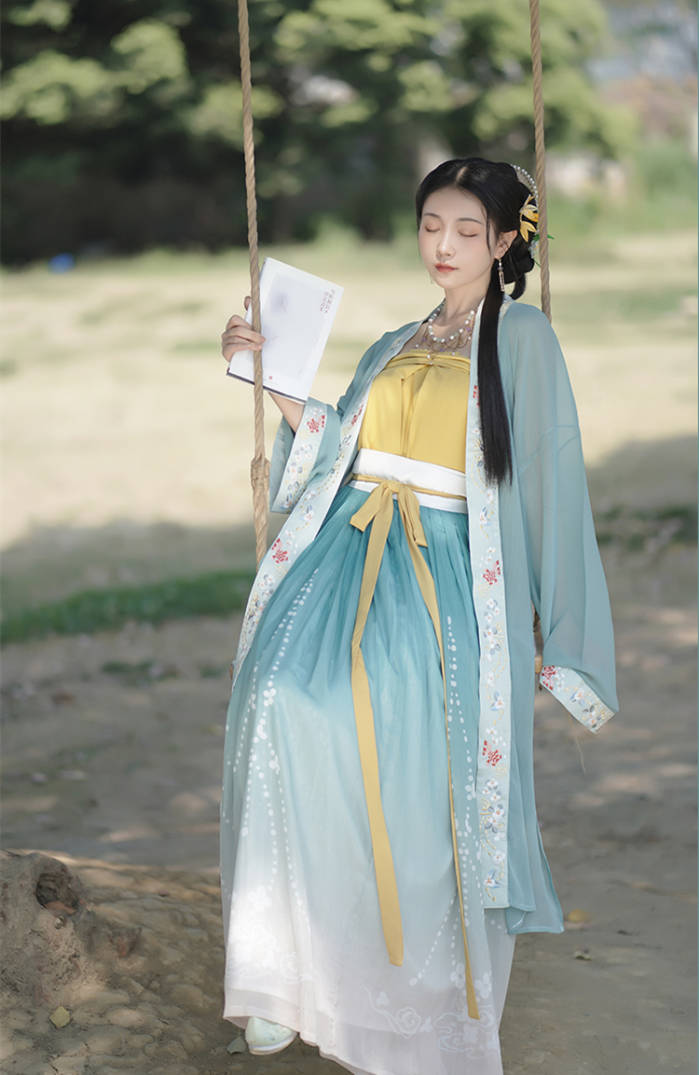 与春有染,超适合春天穿的宋制汉服 与春有染,超适合春天穿的宋制汉服