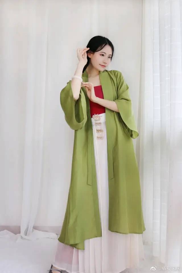 纯色汉服也能玩出花？——汉服色彩搭配方法