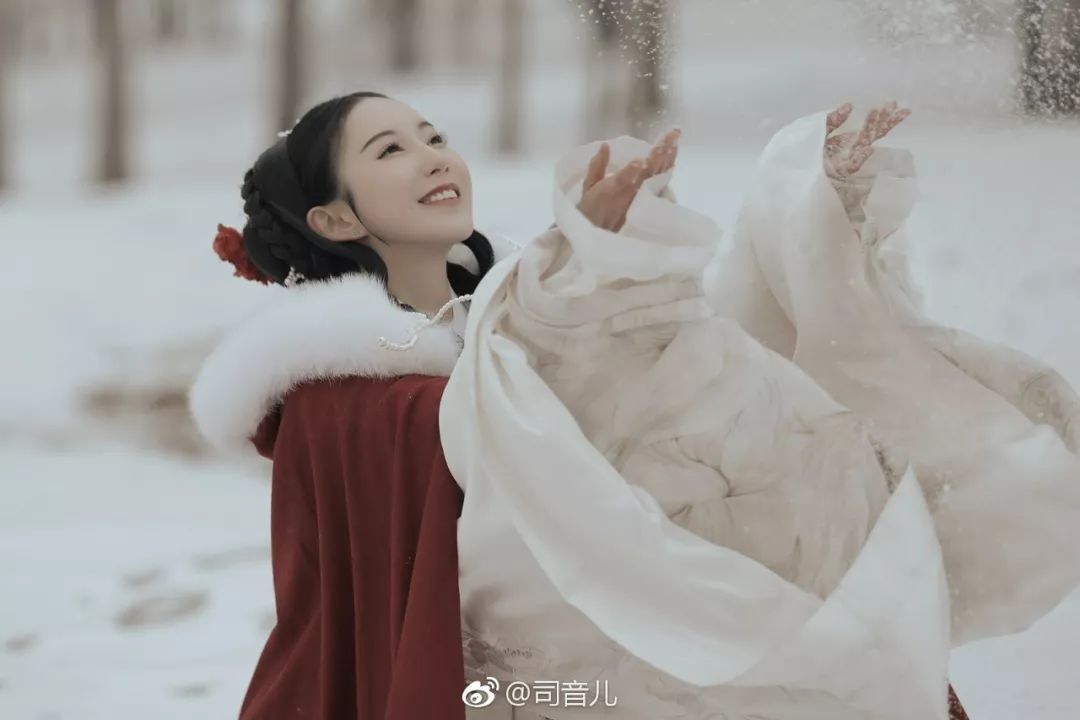 还在愁拍照POSE不够?带上这些道具可以解决大部分问题! 还在愁拍照POSE不够?带上这些道具可以解决大部分问题!