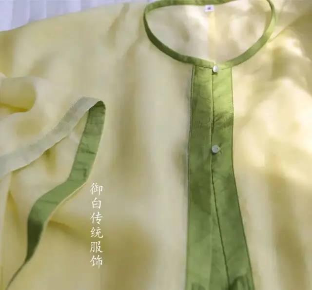 纯色汉服也能玩出花？——汉服色彩搭配方法