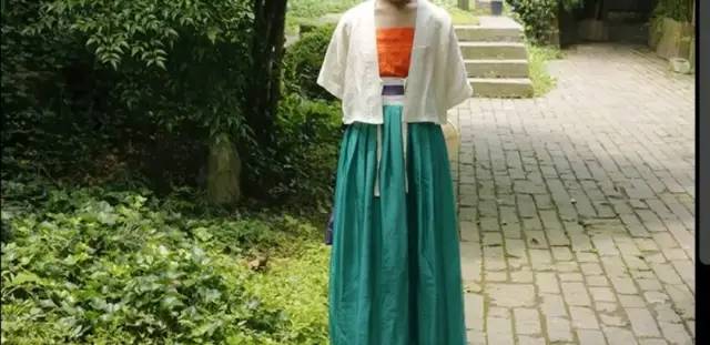 纯色汉服也能玩出花？——汉服色彩搭配方法