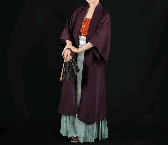 纯色汉服也能玩出花？——汉服色彩搭配方法